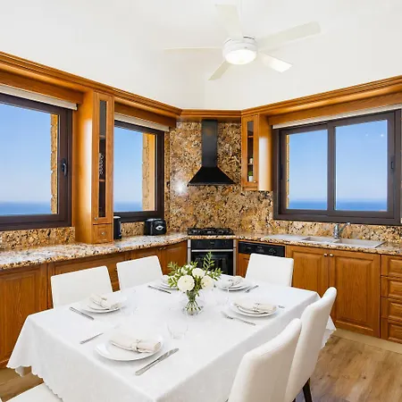 Villa View Pomos