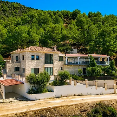 Villa View Pomos